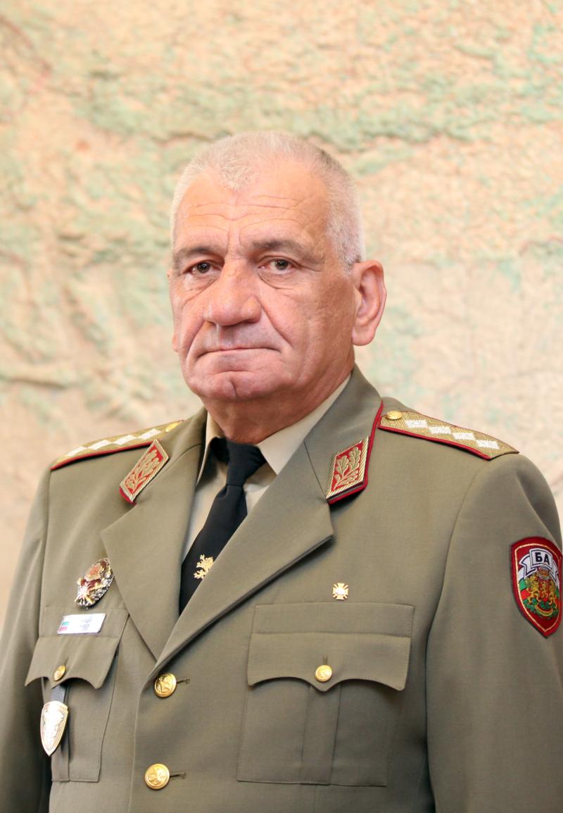 Почина началникът на отбраната ген. Боцев