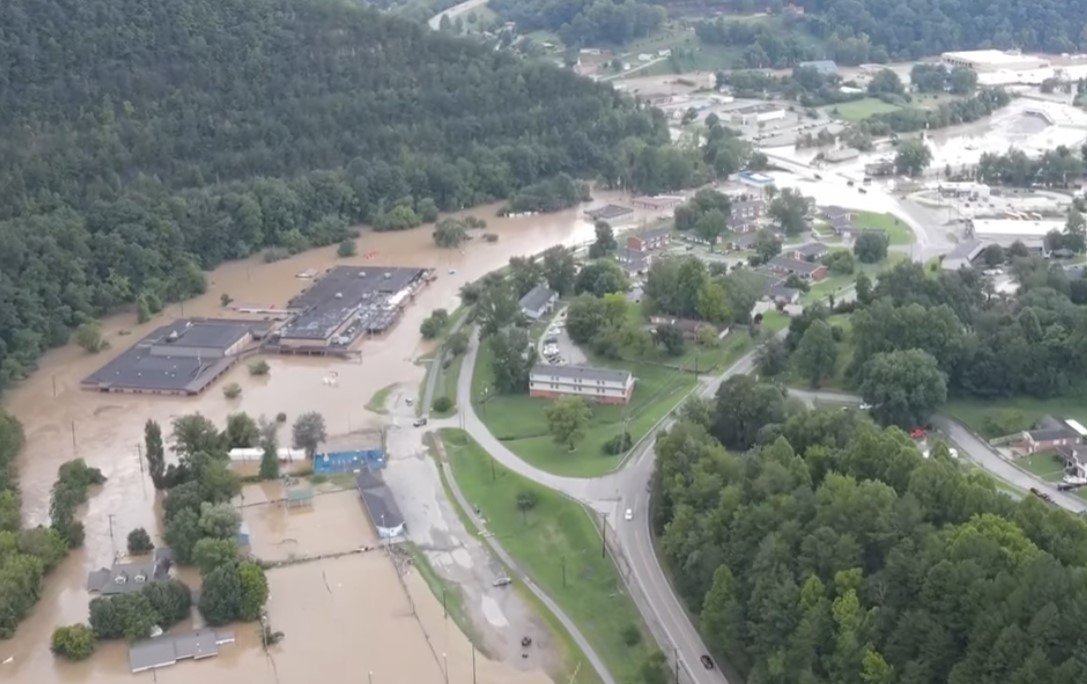 35 жертви на наводненията, залели Източен Кентъки