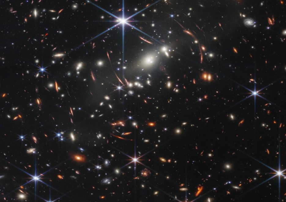 Снимката представлява картина на част от вселената, каквато е била преди 13 милиарда години