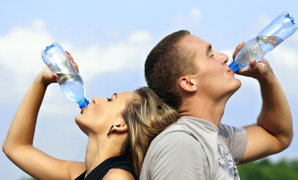 Учени: Пиенето на прекалено много вода може да бъде опасно