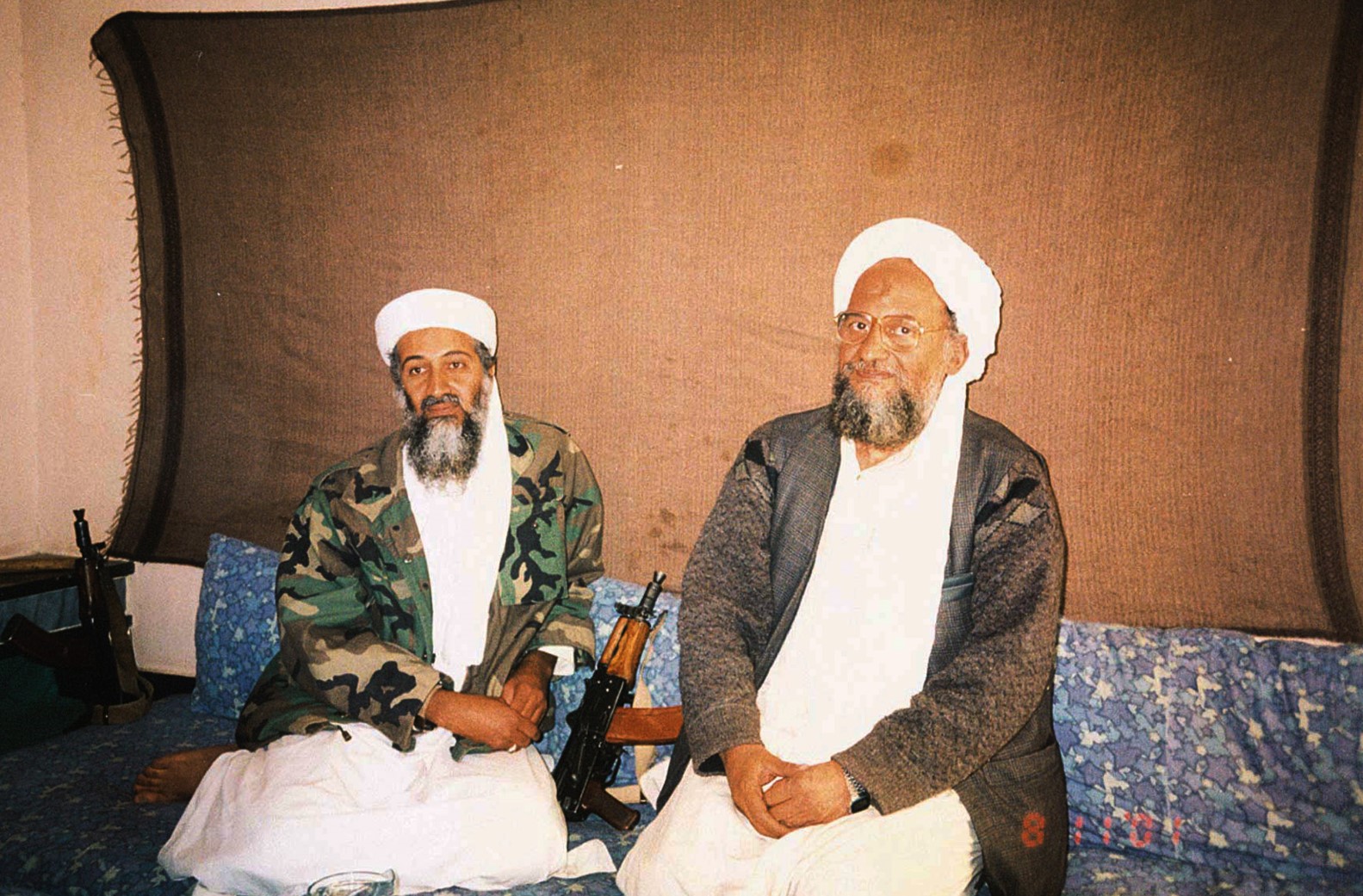Лидерът на Ал Кайда с покойния Осама бен Ладен. Сн.: Reuters