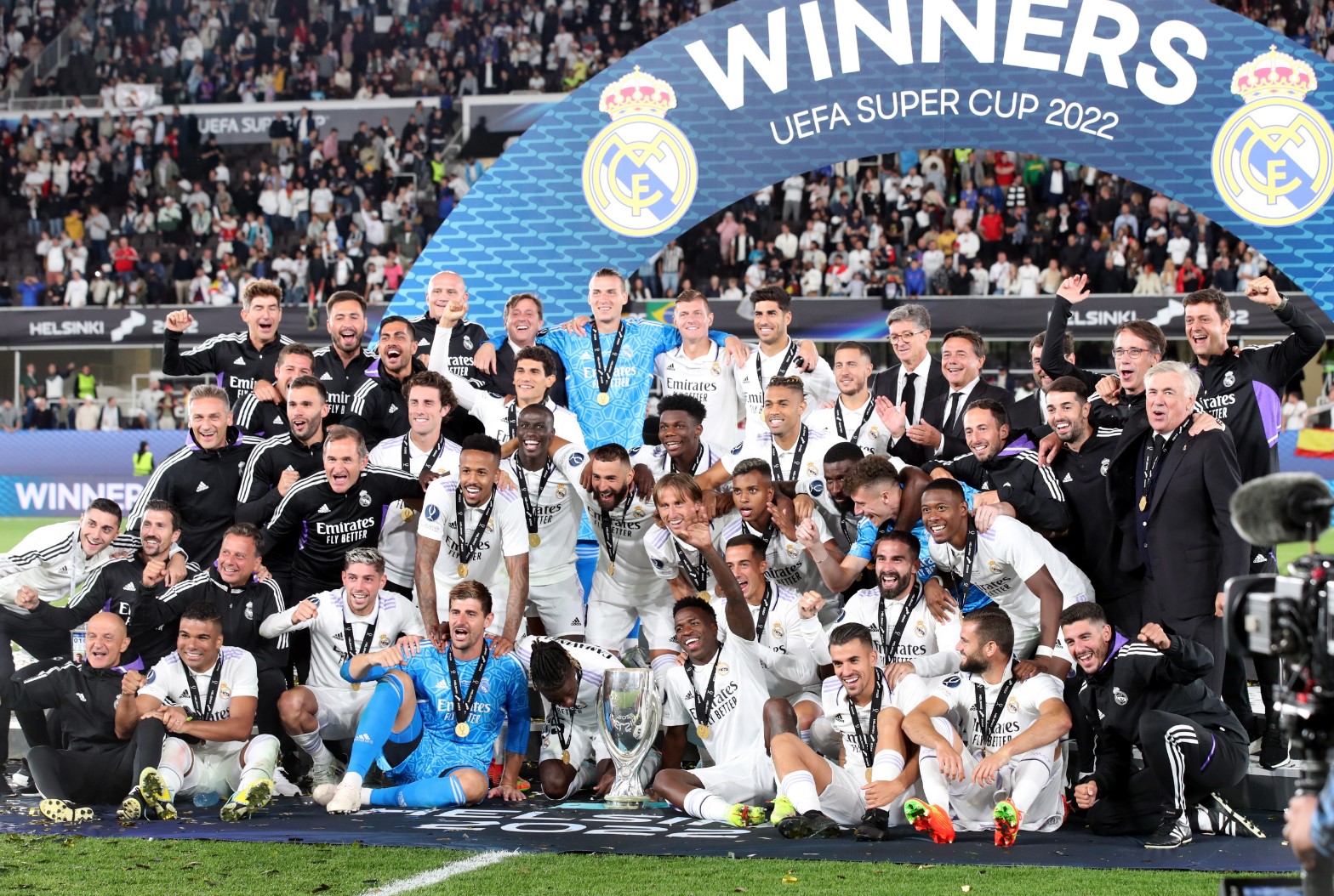 Реал Мадрид вдигна Суперкупата на УЕФА