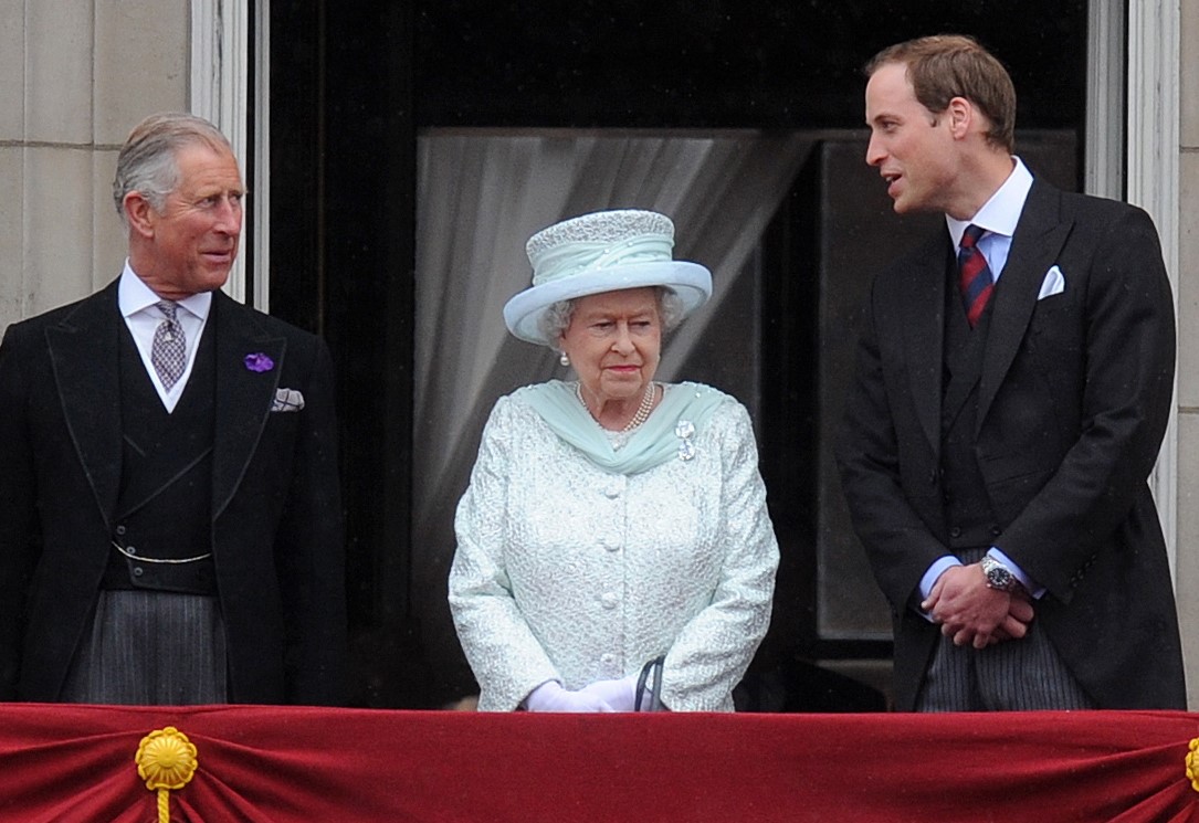 Британски специалист по градинарство разкри подробности около създаването на булчинската рокля на покойната кралица Елизабет II