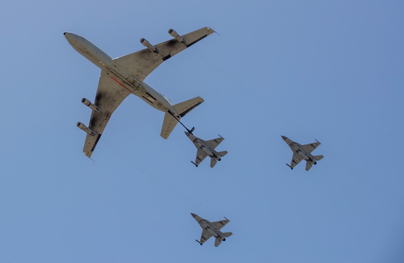 Самолет за зареждане с гориво от въздуха KC-135 Stratotanker