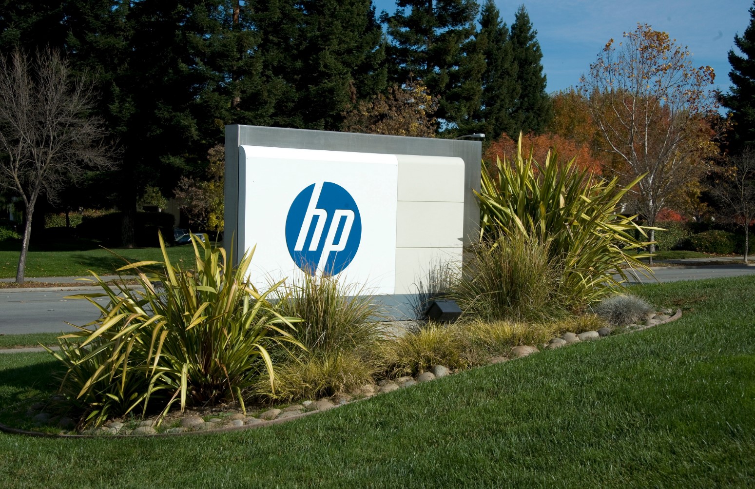 Hewlett Packard ще съкращава 6 000 работни места