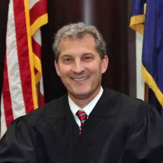 Съдия от Мичиган, опитал да блокира абортите, лично закарал жена си, за да махне детето им