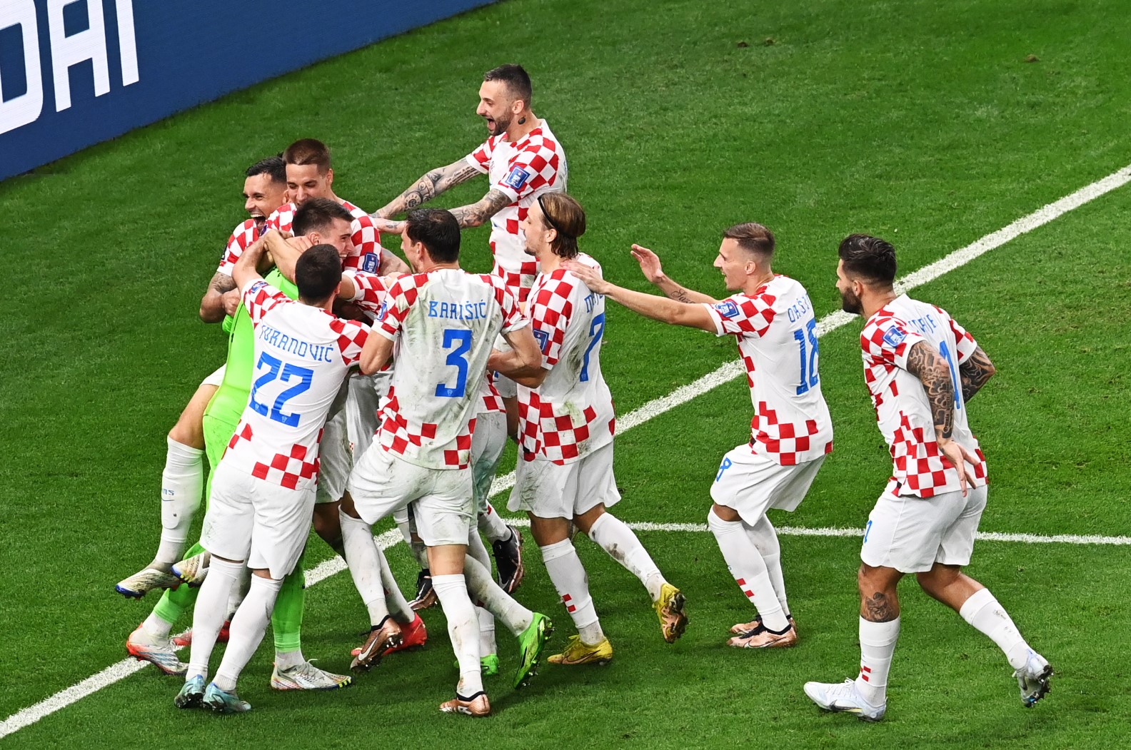Хърватия стигна с Япония до дузпи, но се промъкна на четвъртфинал