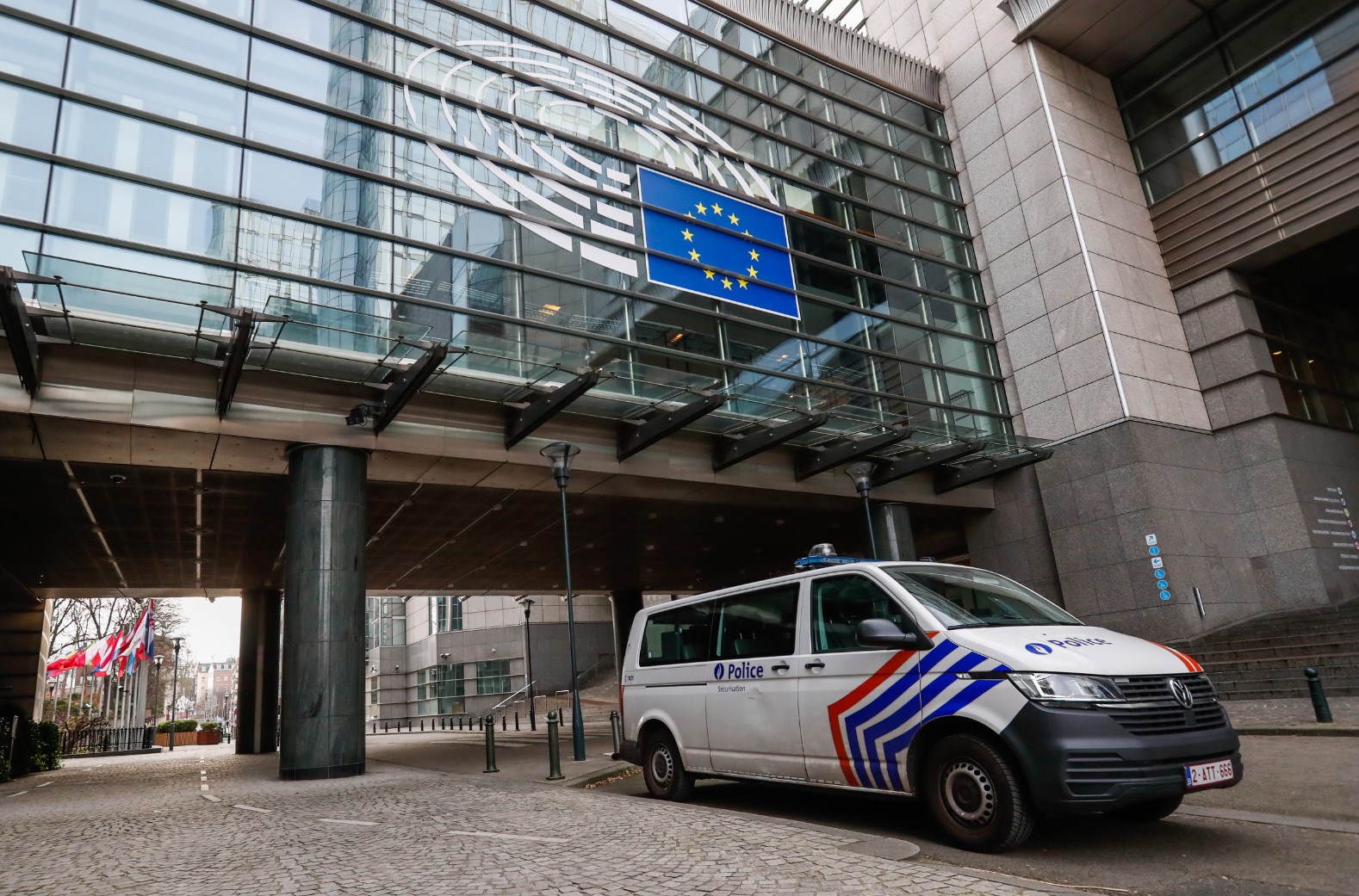 "Катаргейт": Задържаните евродепутати остават в ареста