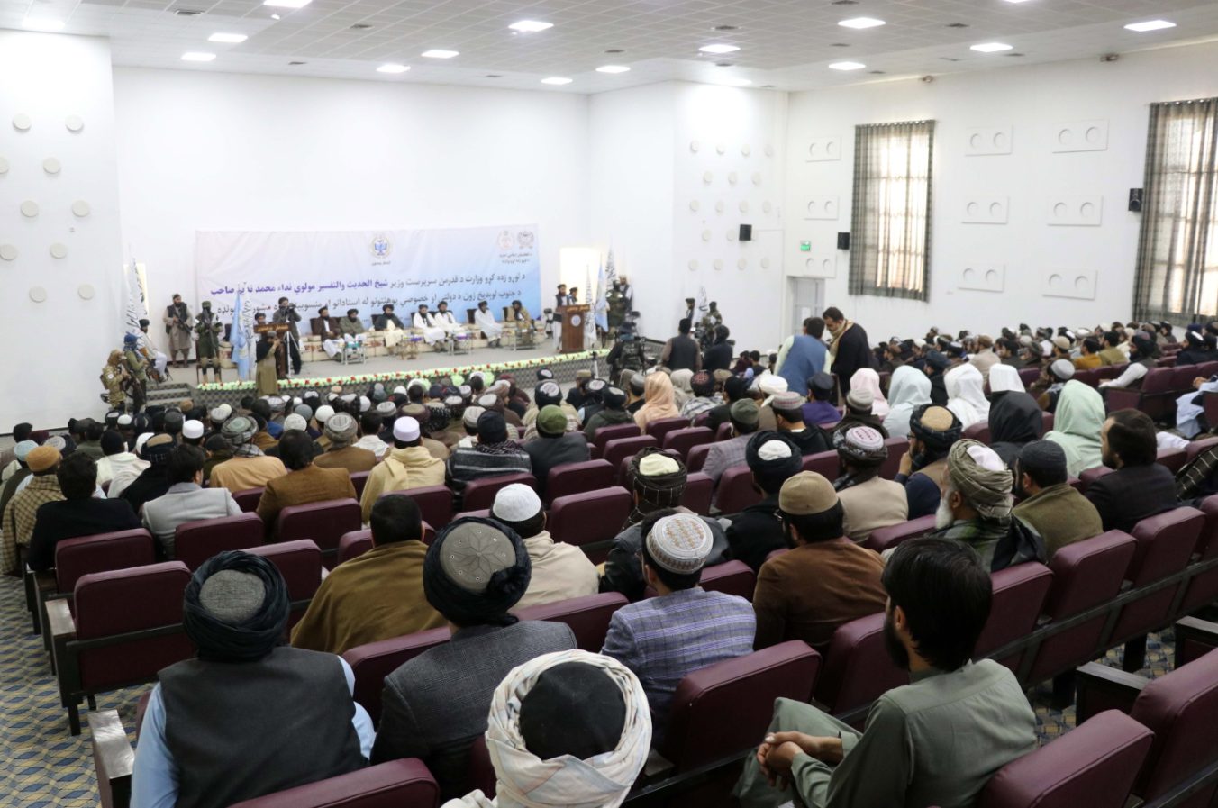 Талибаните забраниха на жените в Афганистан да учат в университет