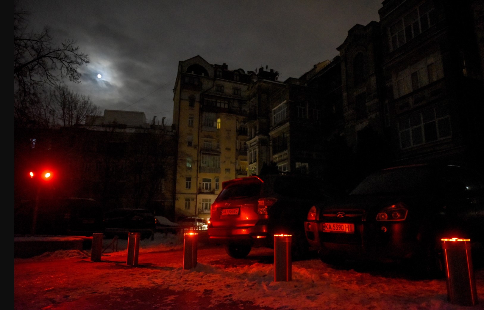 Липса на ток: Украйна обмисля замразяване на плановите операции в болниците