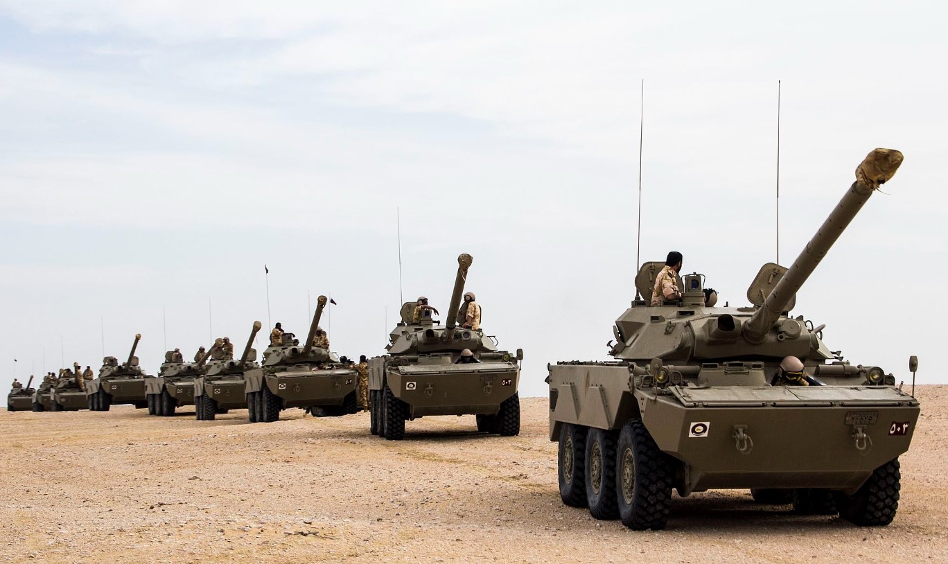 Макрон обеща на Зеленски бойни бронирани машини AMX-10RC