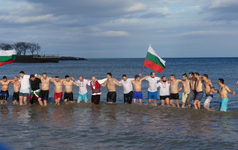 За поредна година в Чикаго ще спазят традицията с изваждането на Богоявленския кръст