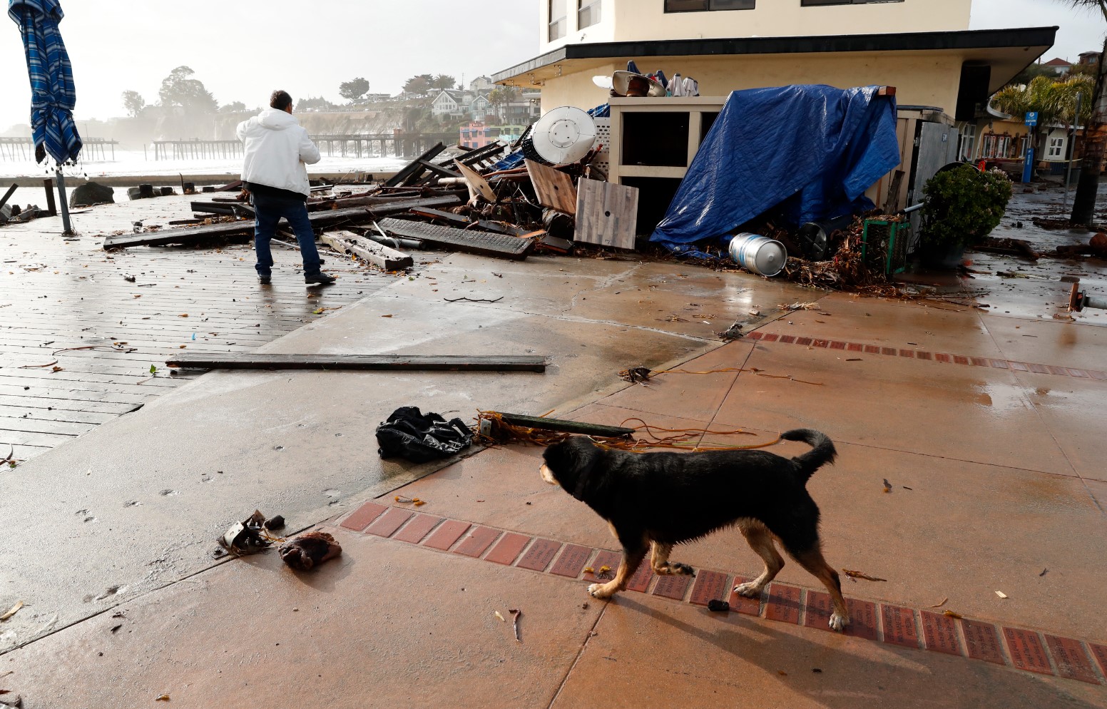 Огромни поражения от бурите в Калифорния, времето ще се влошава още