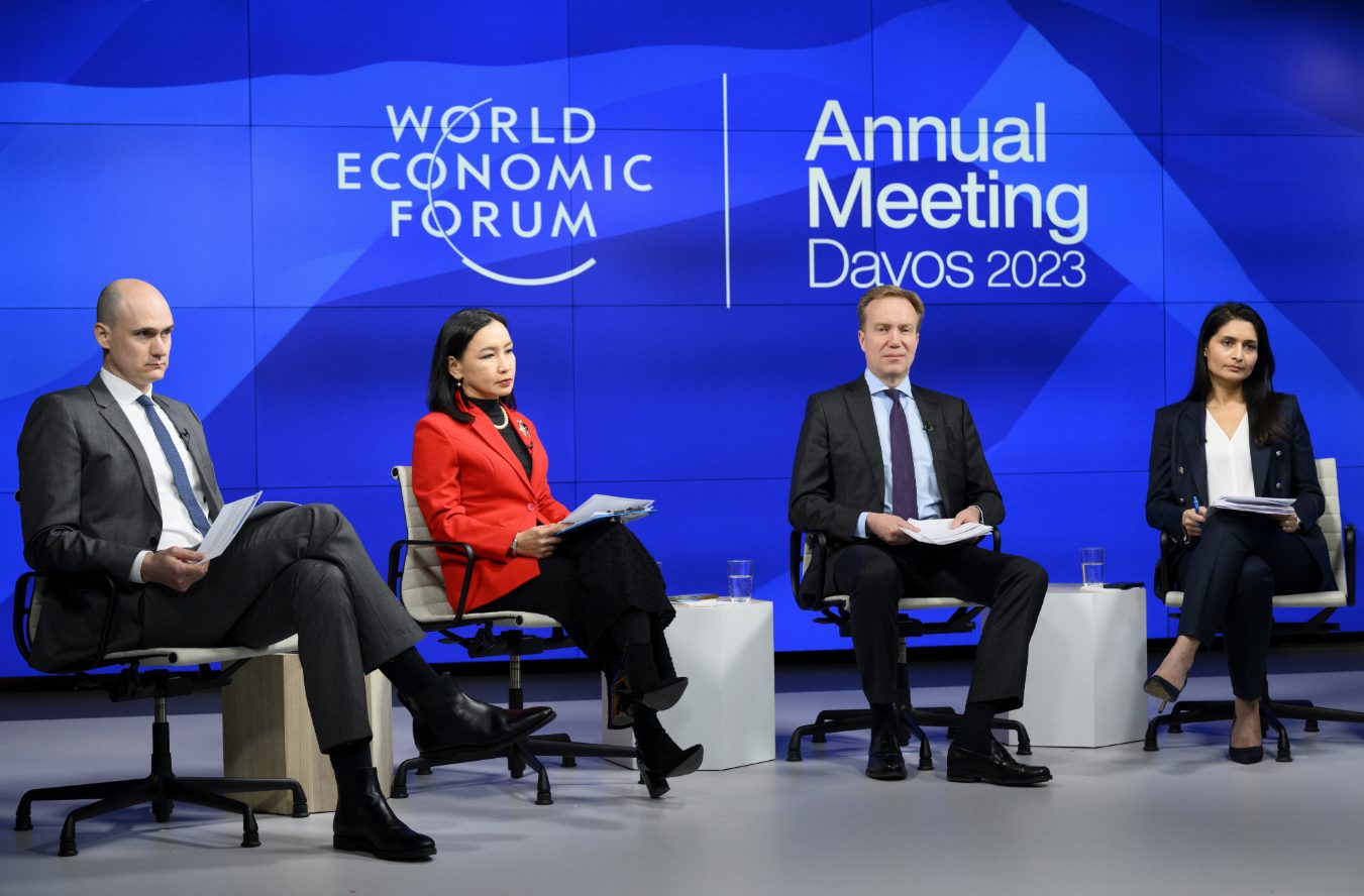 Мрачна прогноза за света от Давос: Икономиката, разходите, климата и демокрацията са в риск