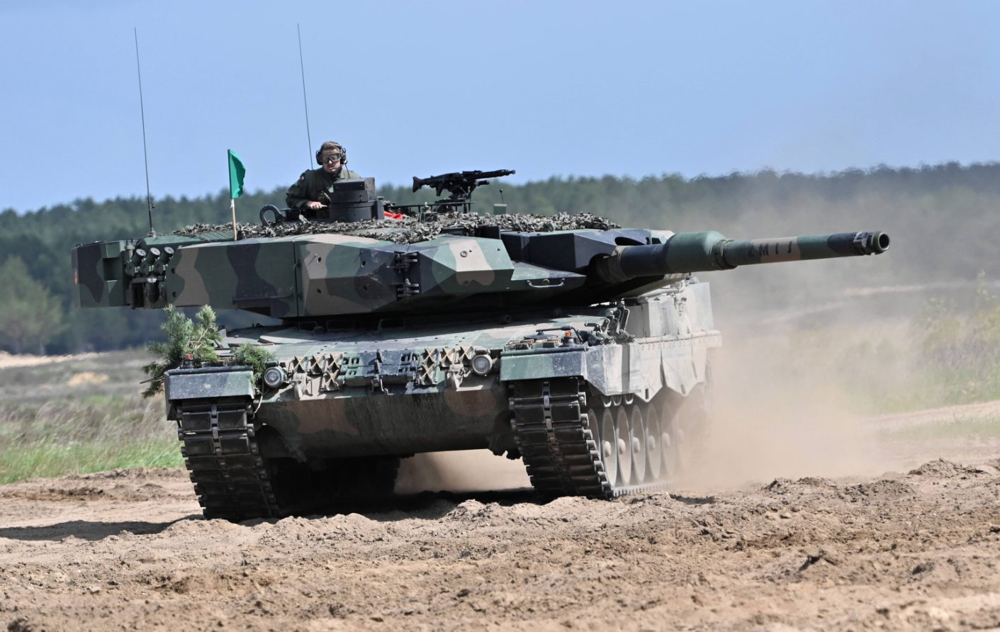 Украински войник: "Леопард 2" спрямо съветските танкове е като "Мерцедес" срещу "Жигули"