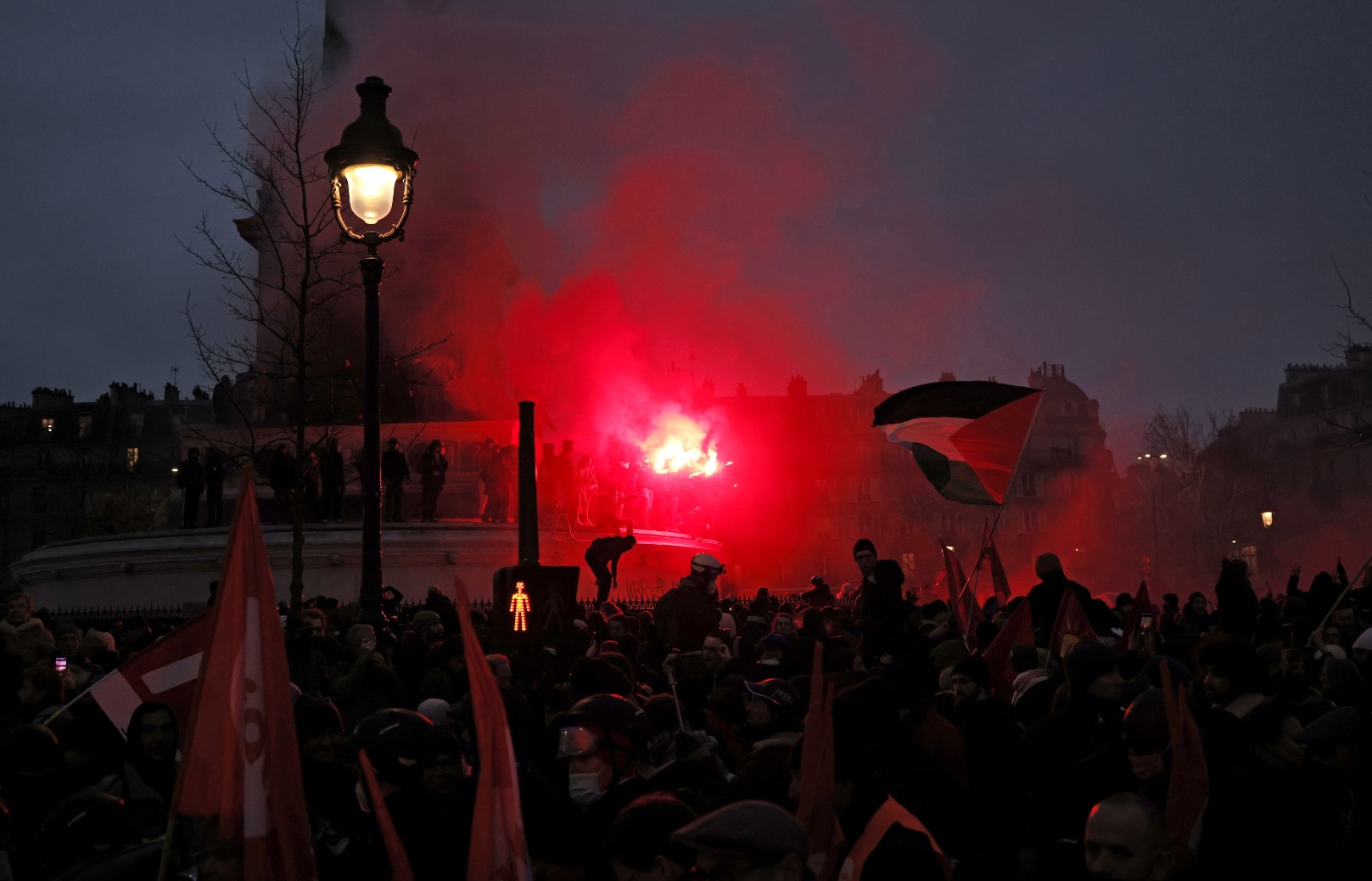 Протести във Франция срещу пенсионната реформа на правителството