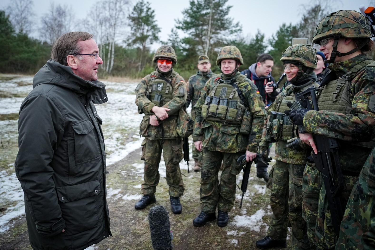 Германският министър на отбраната: 100 млрд. евро за армията няма да стигнат