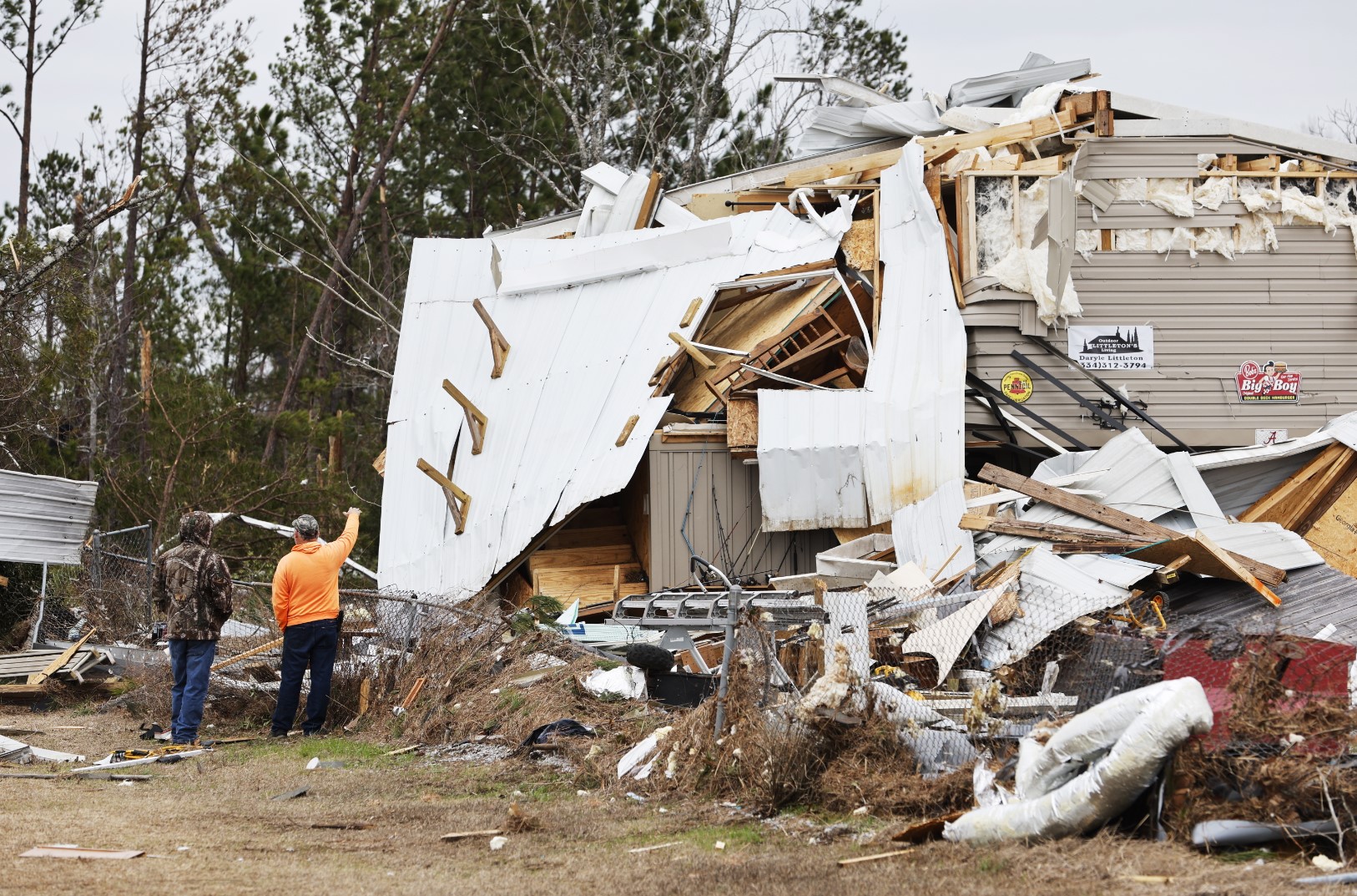 Девет са вече жертвите на бурите и торнадата в Алабама и Джорджия (СНИМКИ)