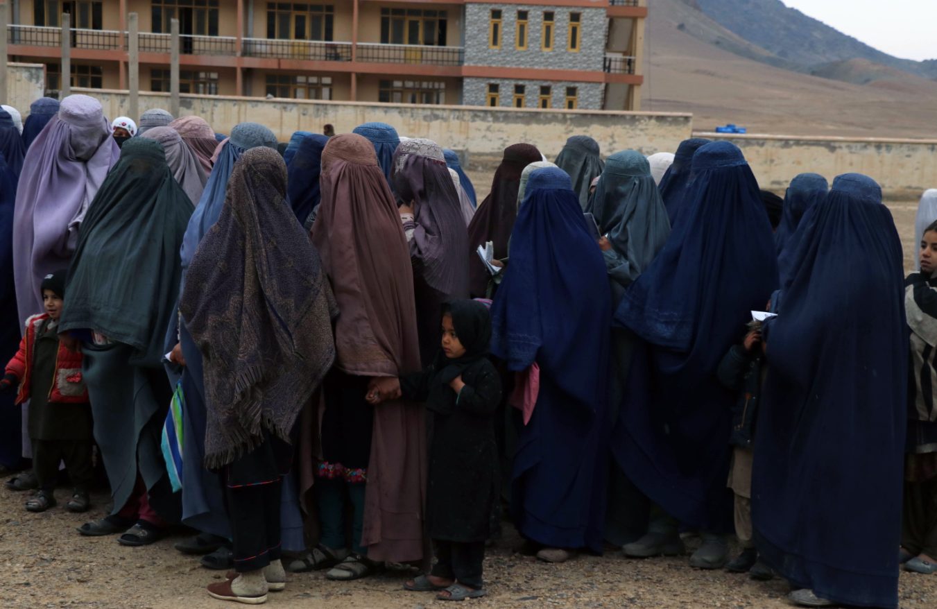 Талибаните решиха: Край на висшето за жени в Афганистан