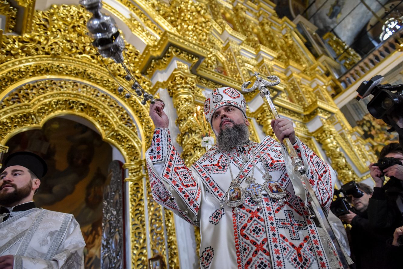 Зеленски гони от Украйна 13 свещеници. Москва: Това е сатанизъм