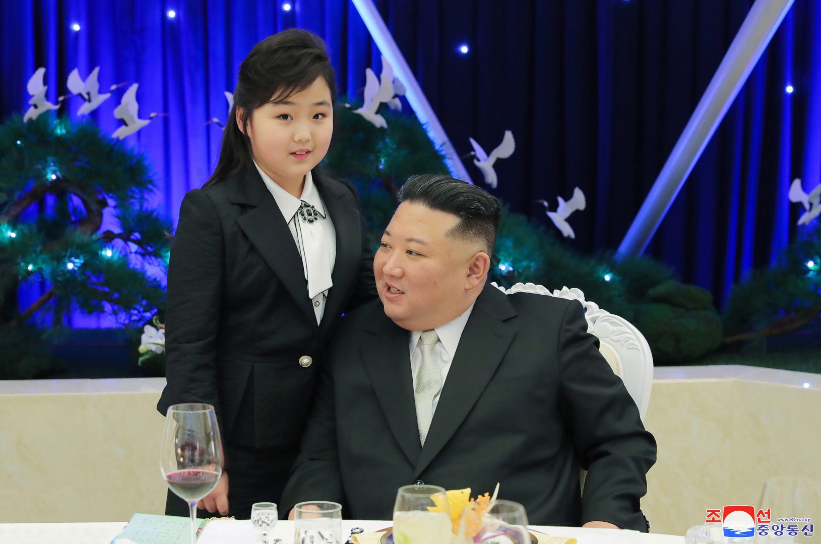 Ким Чен Ун и дъщеря му