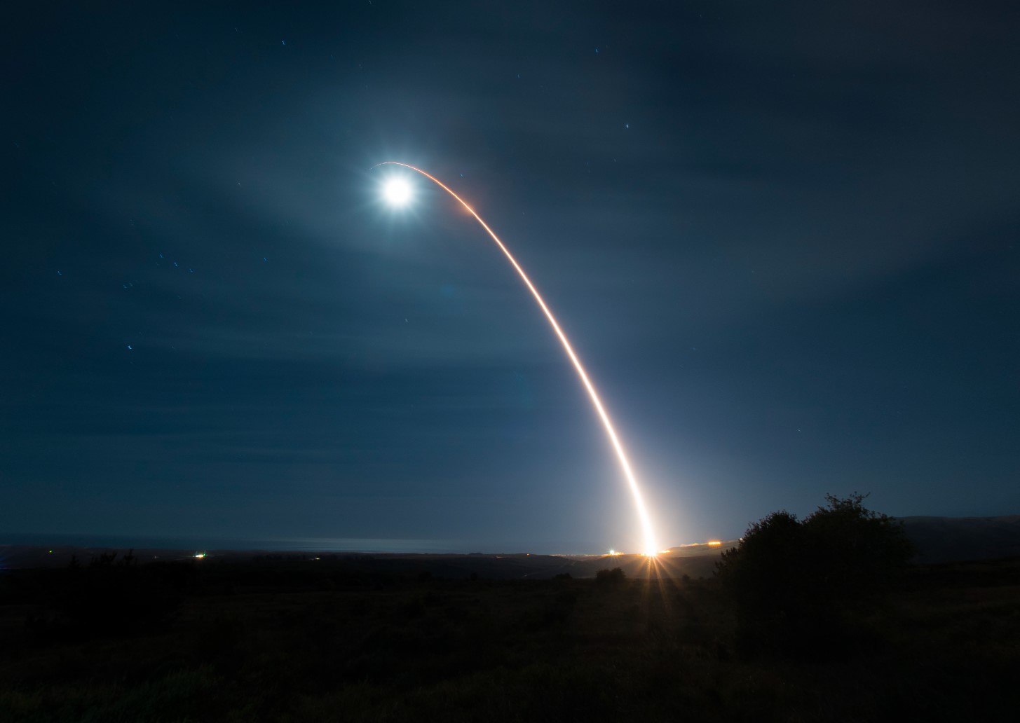 На снимката: тестово изстрелване на междуконтинентална ракета "Минитман 3"