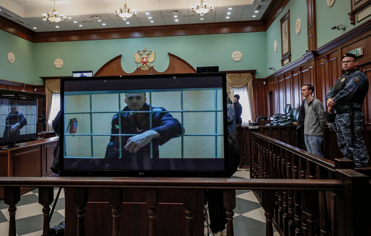 Репресия? Пратиха Навални в карцера за 6 месеца