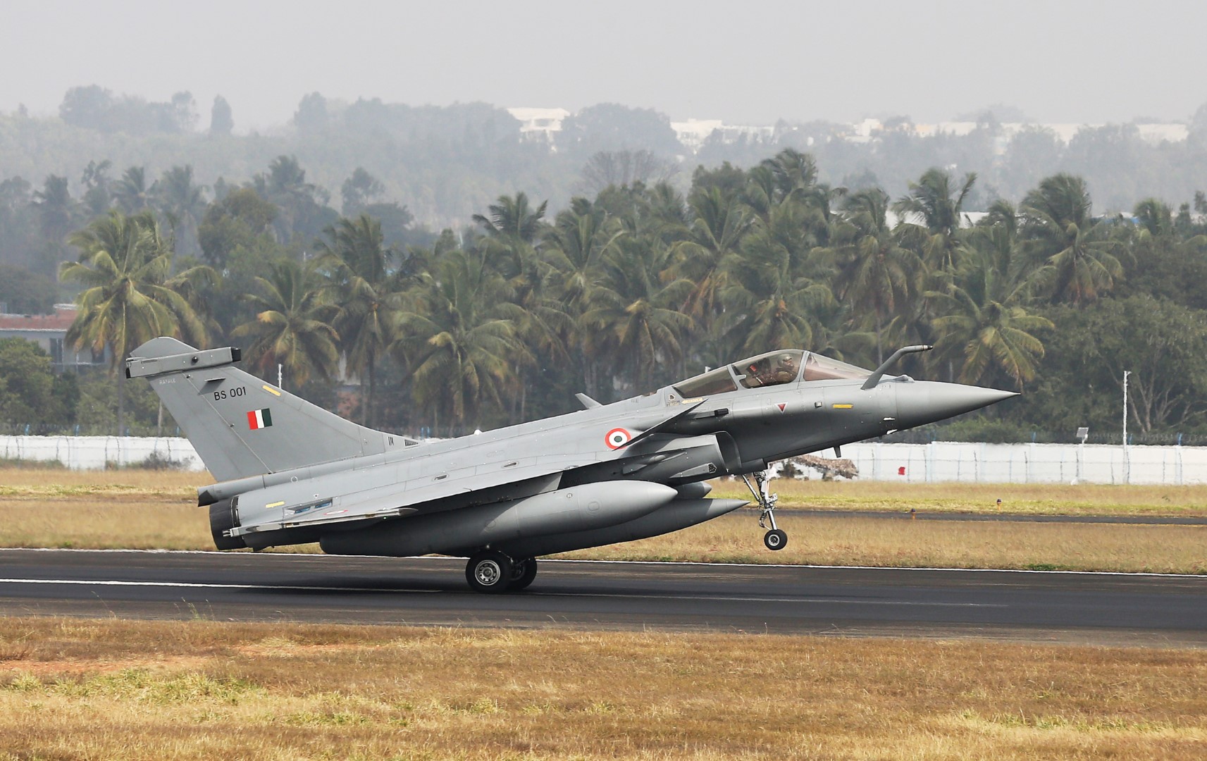Индия увеличава бюджета за отбрана заради напрежението с Китай