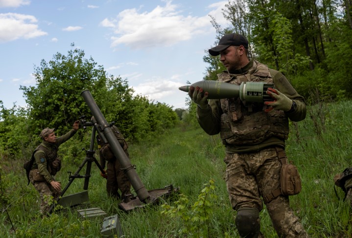 Украинските сили са отблъснали силни руски атаки срещу Бахмут