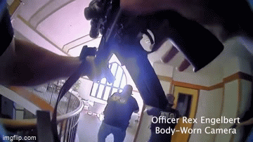 Уникални кадри от полицейска камера показват застрелванато на нападателката в училището в Тенеси
