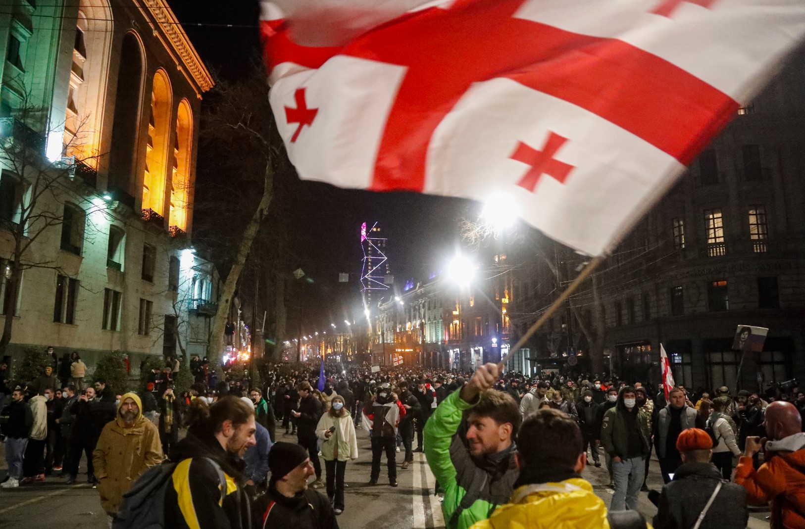 Втора вечер на протести и сблъсъци в столицата на Грузия