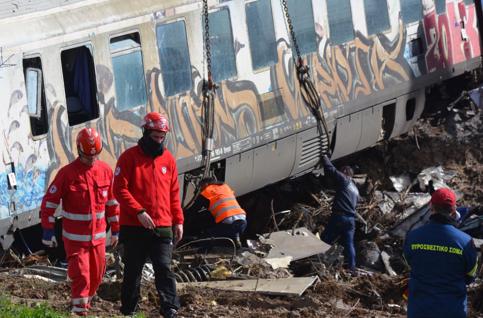 Още трима гръцки железничари обвинени за влаковата катастрофа