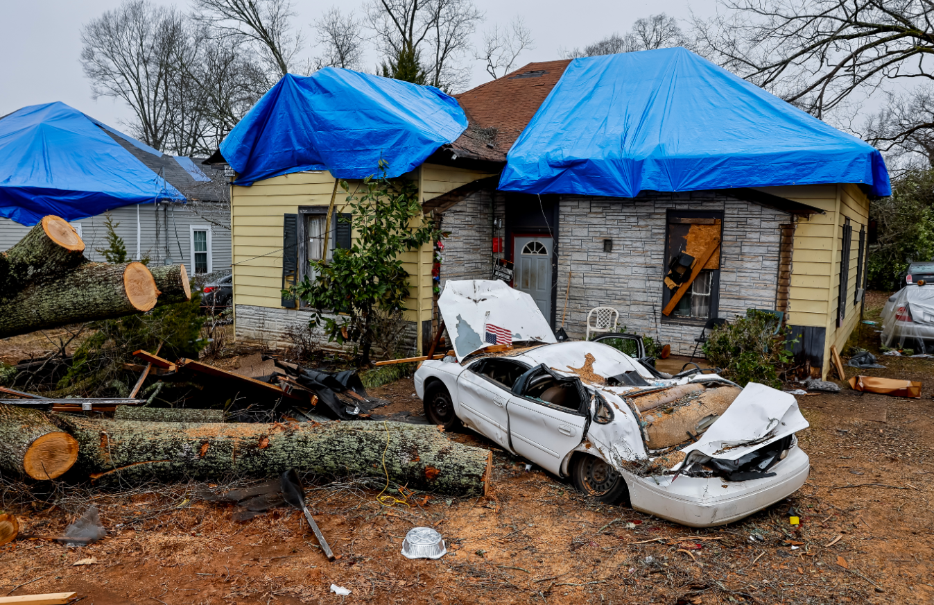 „Моля, подслонете ги на безопасно място“: Мисисипи след убийственото торнадо