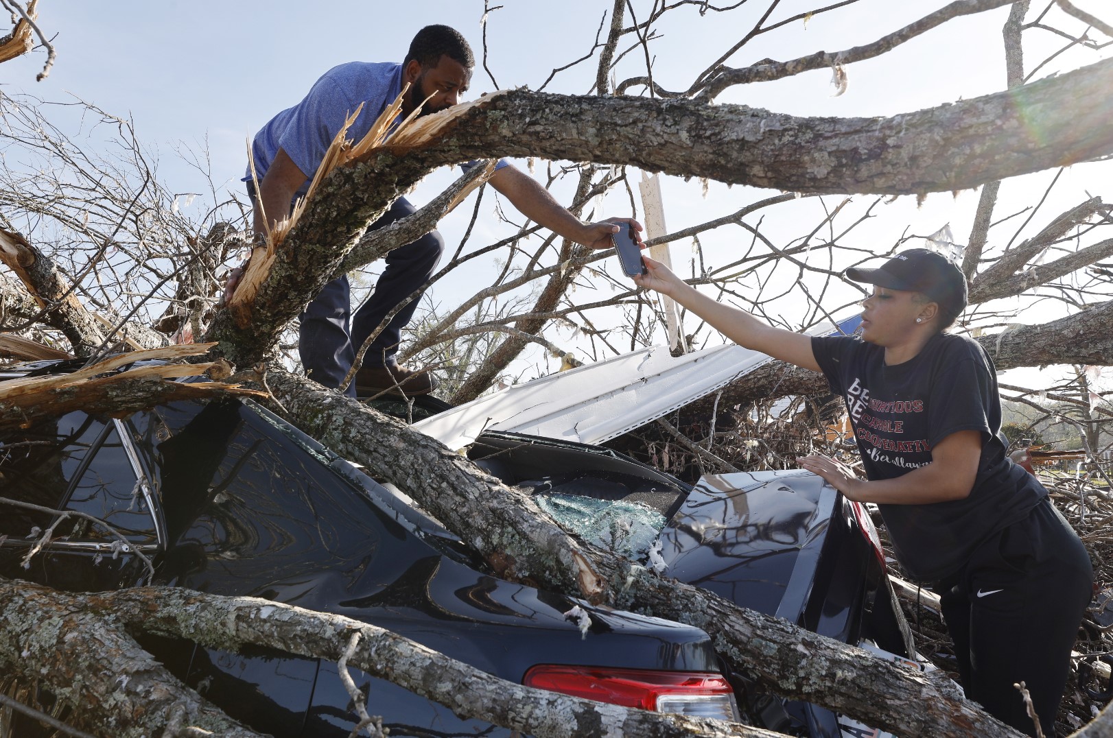 Торнадо отне живота на най-малко 21 души в щата Мисисипи