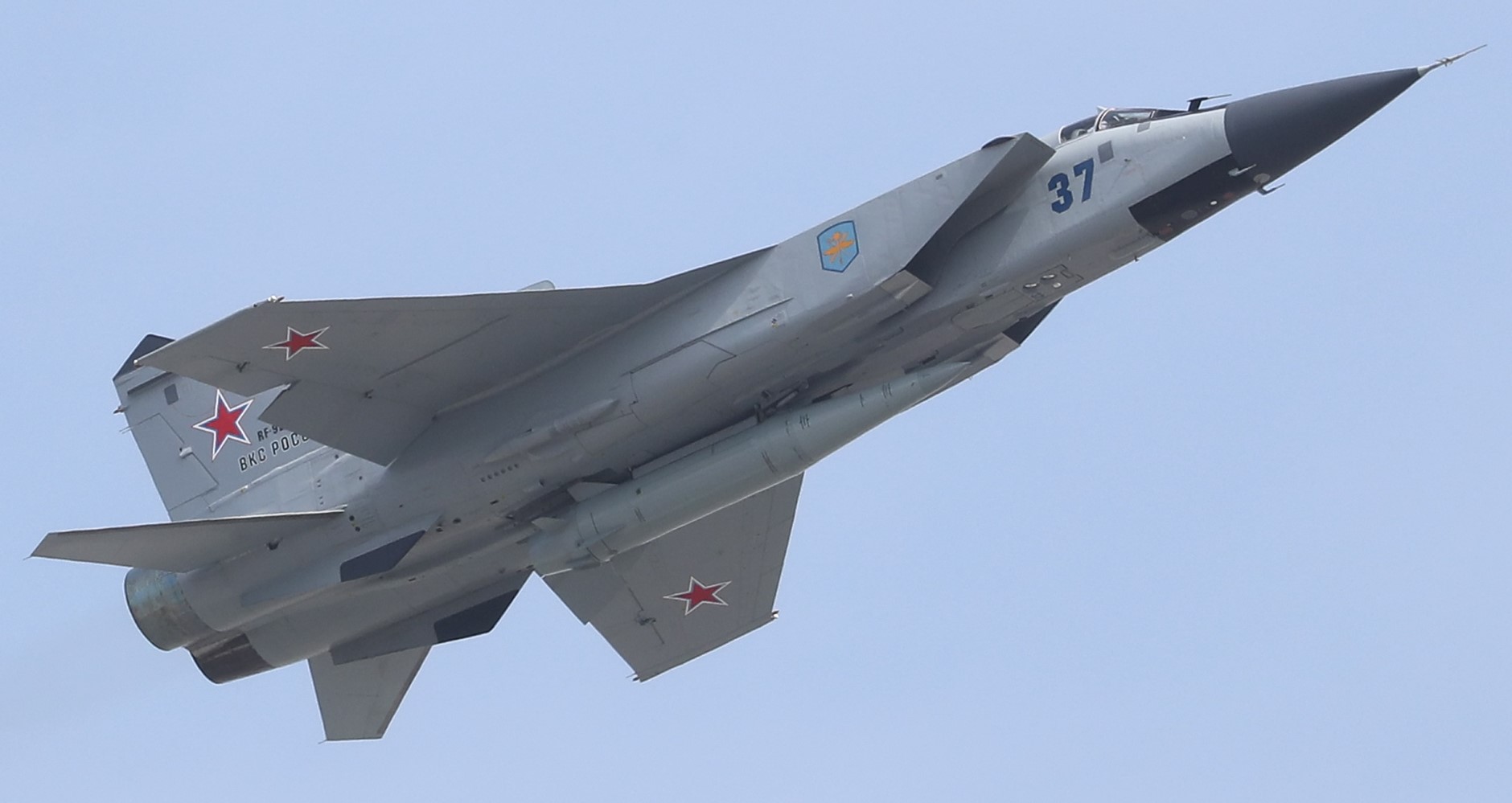 МиГ-31 с ракета "Кинжал"