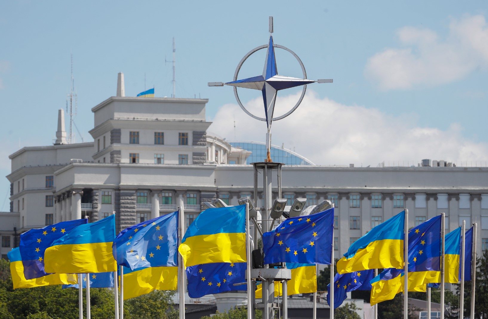Изглед от Европейския площад в центъра на Киев