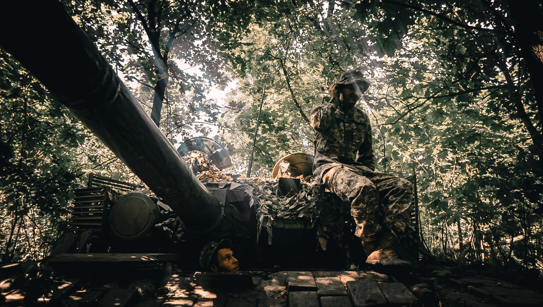 Украински войници на позиция
