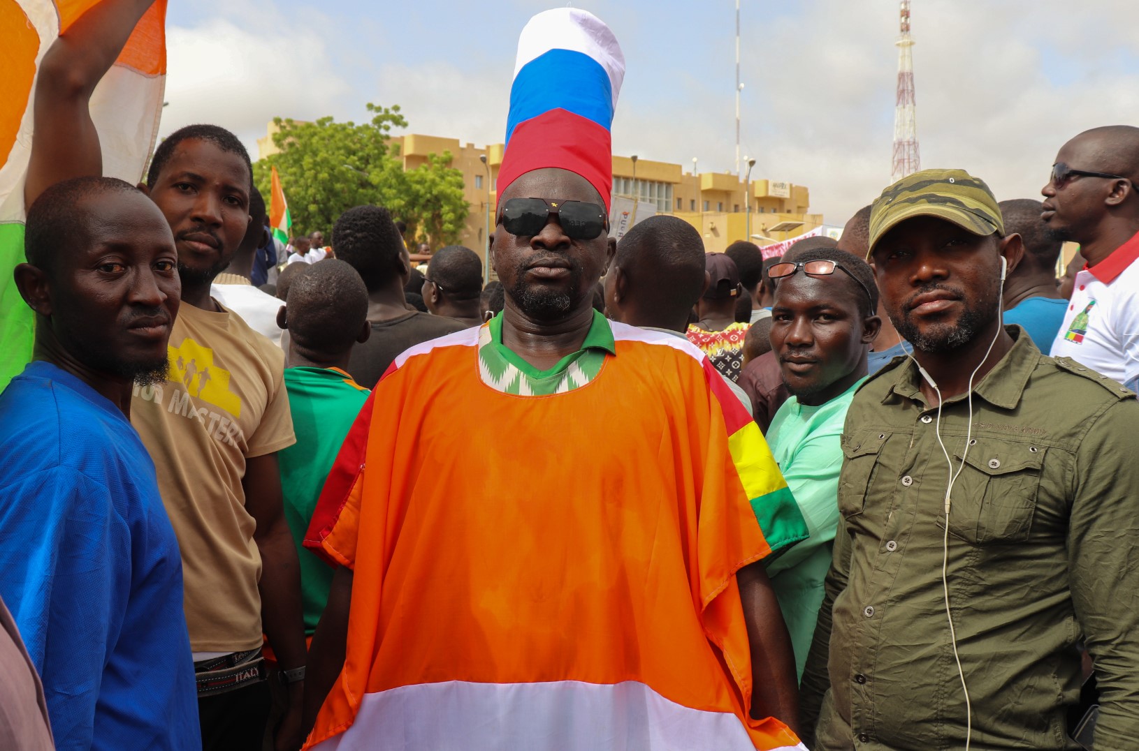 Демонстранти в подкрепа на хунтата в Нигер