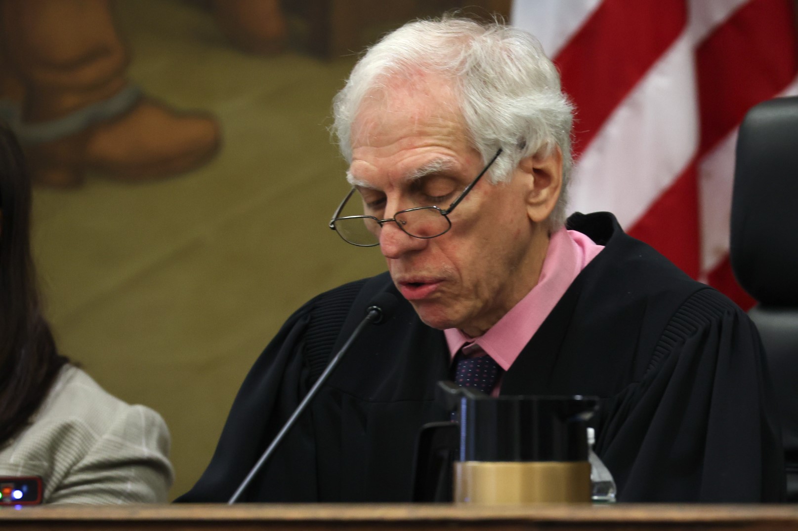 Съдията Енгорън ръководи процеса