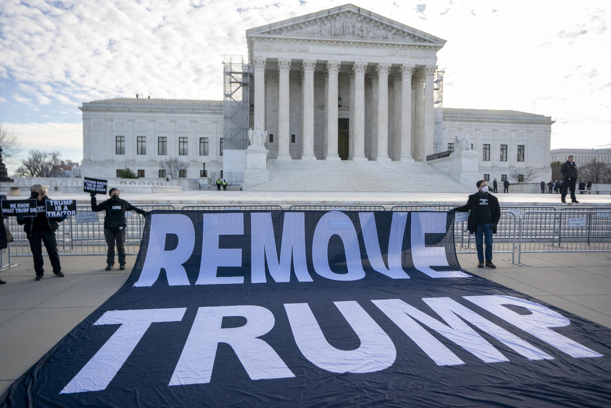 Протест срещу Тръмп пред Върховния съд