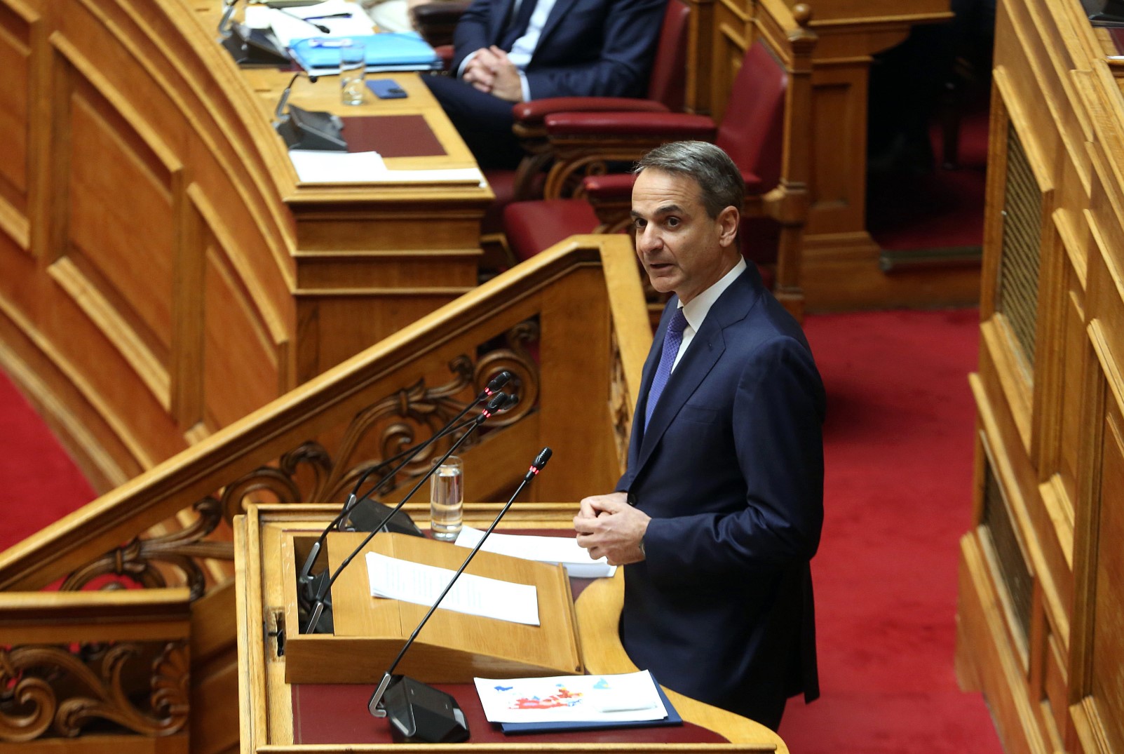 Мицотакис се застъпи за законопроекта, но се нуждаеше от подкрепата на опозиционните партии