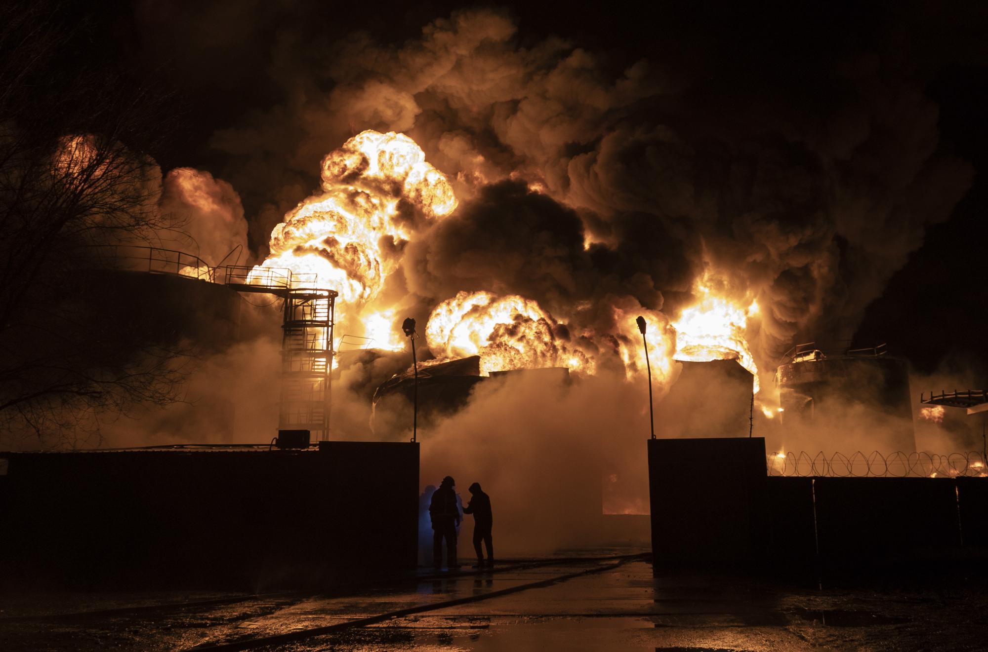 Петролна рафинерия в пожар след атаки с дронове срещу Русия