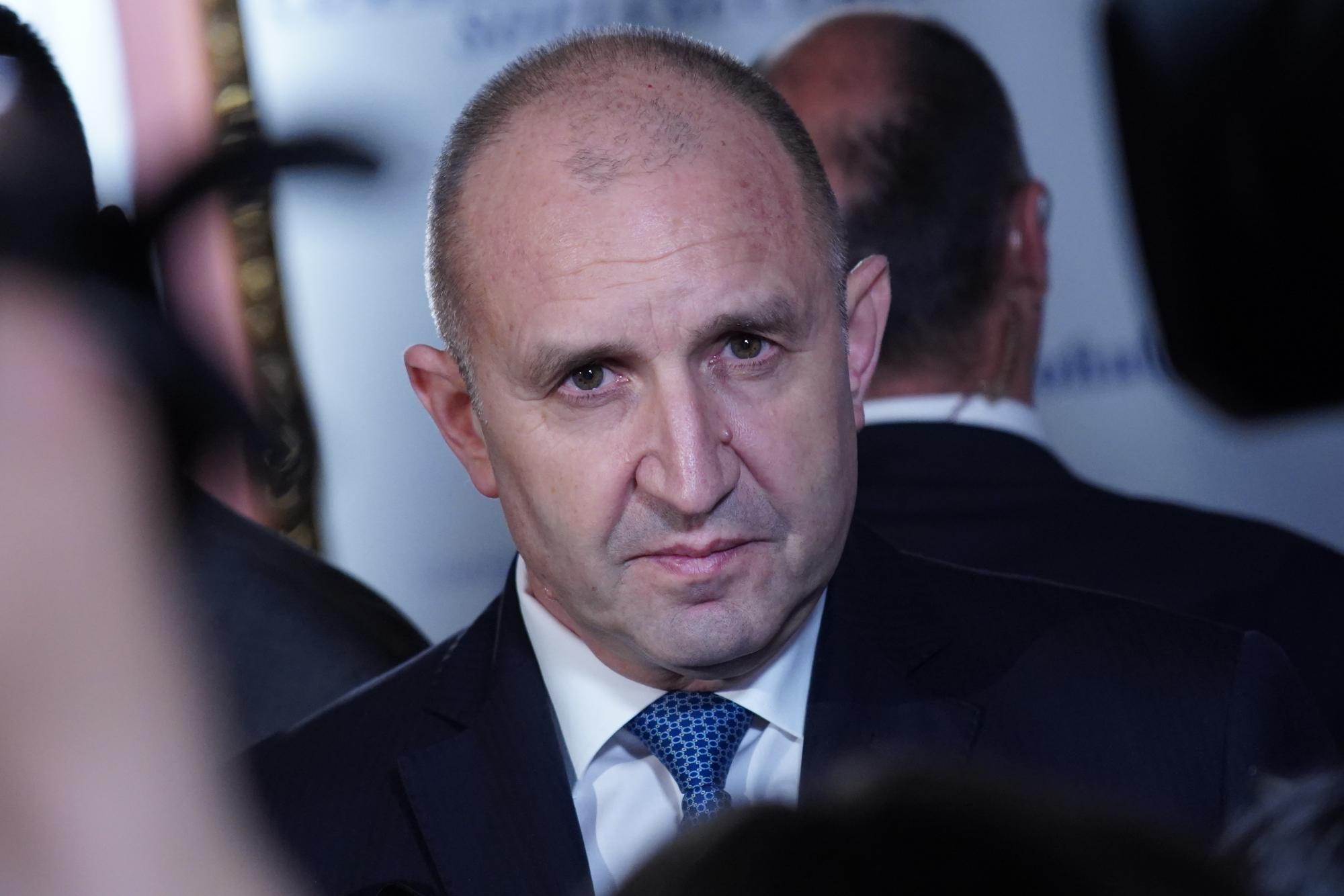 Радев приема кандидата за служебен премиер, очаква предложения за министри