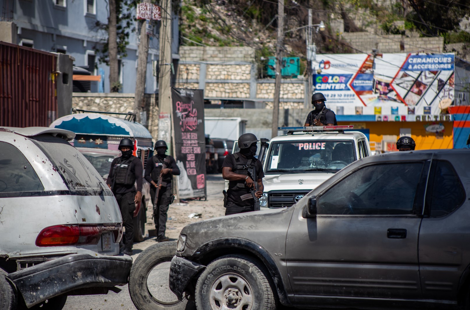 Тежковъоръжени групировки са превзели голяма част от столицата на Хаити