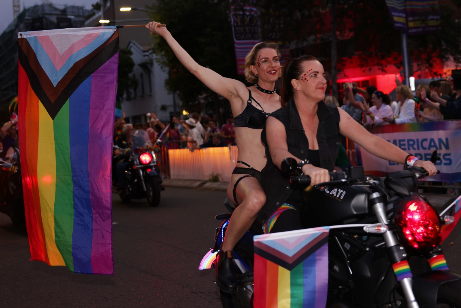 Лесбийки ЛГБТ шествие