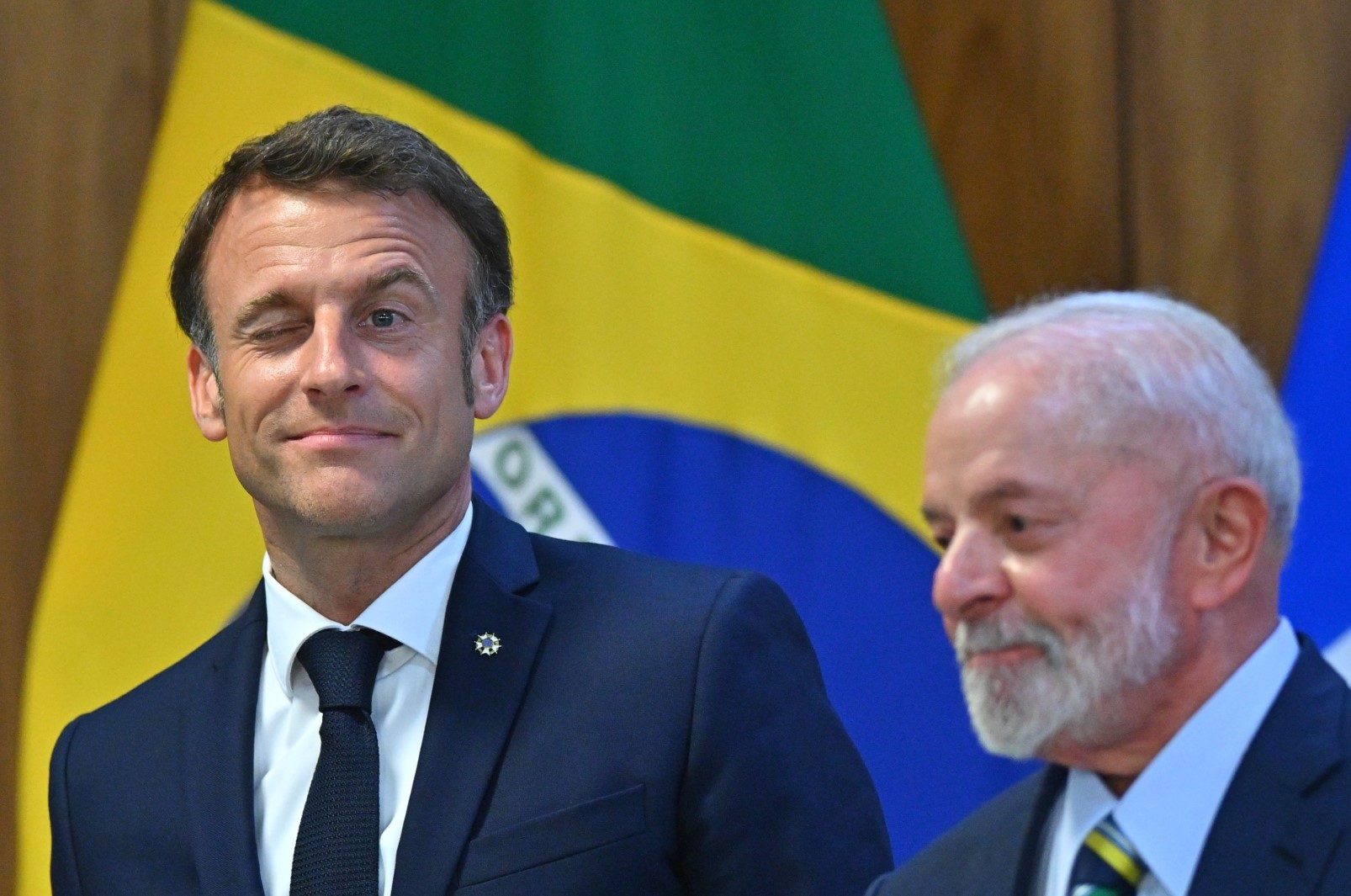 Президентите на Франция и Бразилия Еманюел Макрон и Лула да Силва
