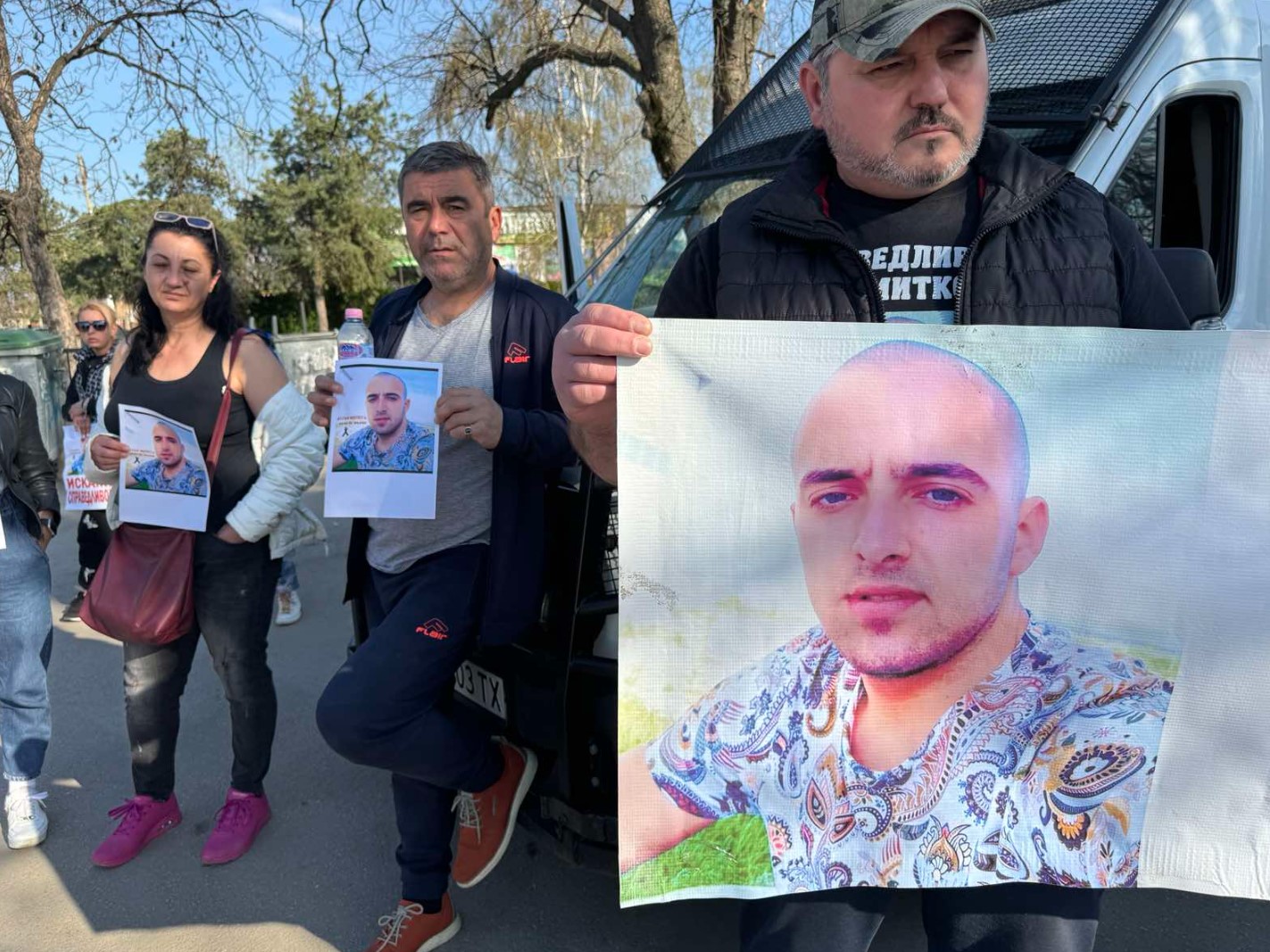 Демонстриращи искат справедливост за убийството на Митко