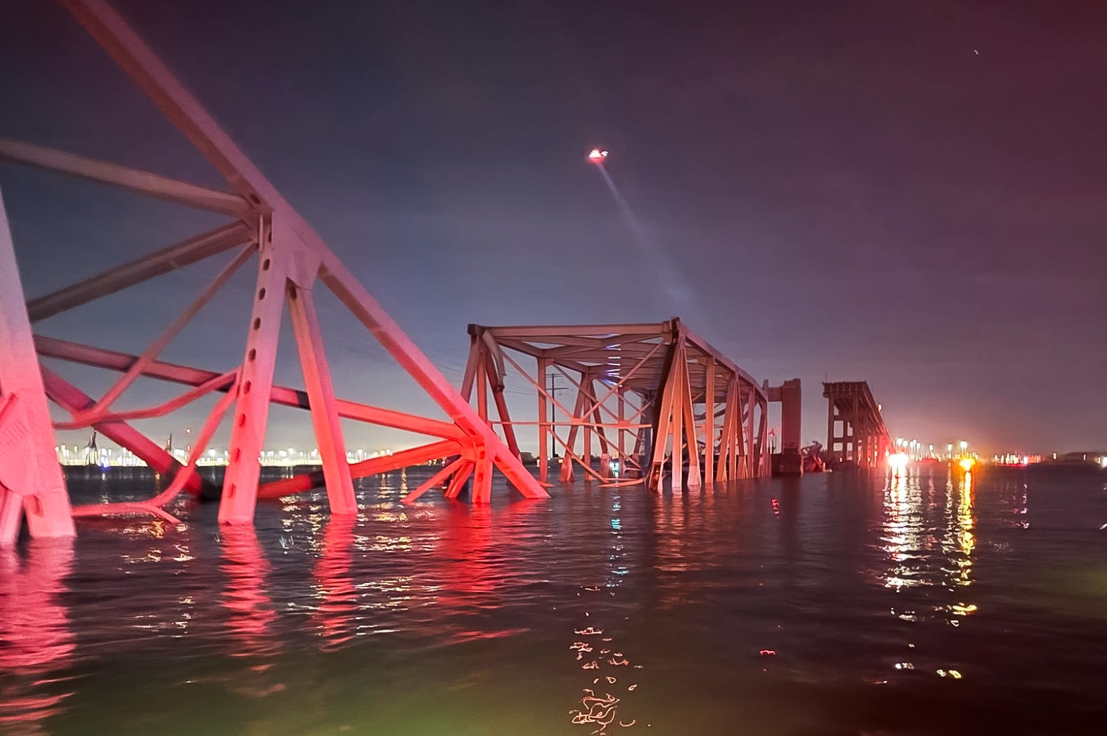 Мостът в Балтимор след катастрофата