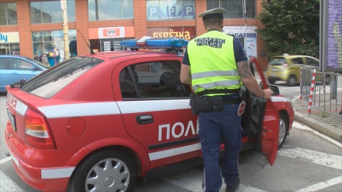 Мъж с тротинетка разби главата си в кола във Велико Търново