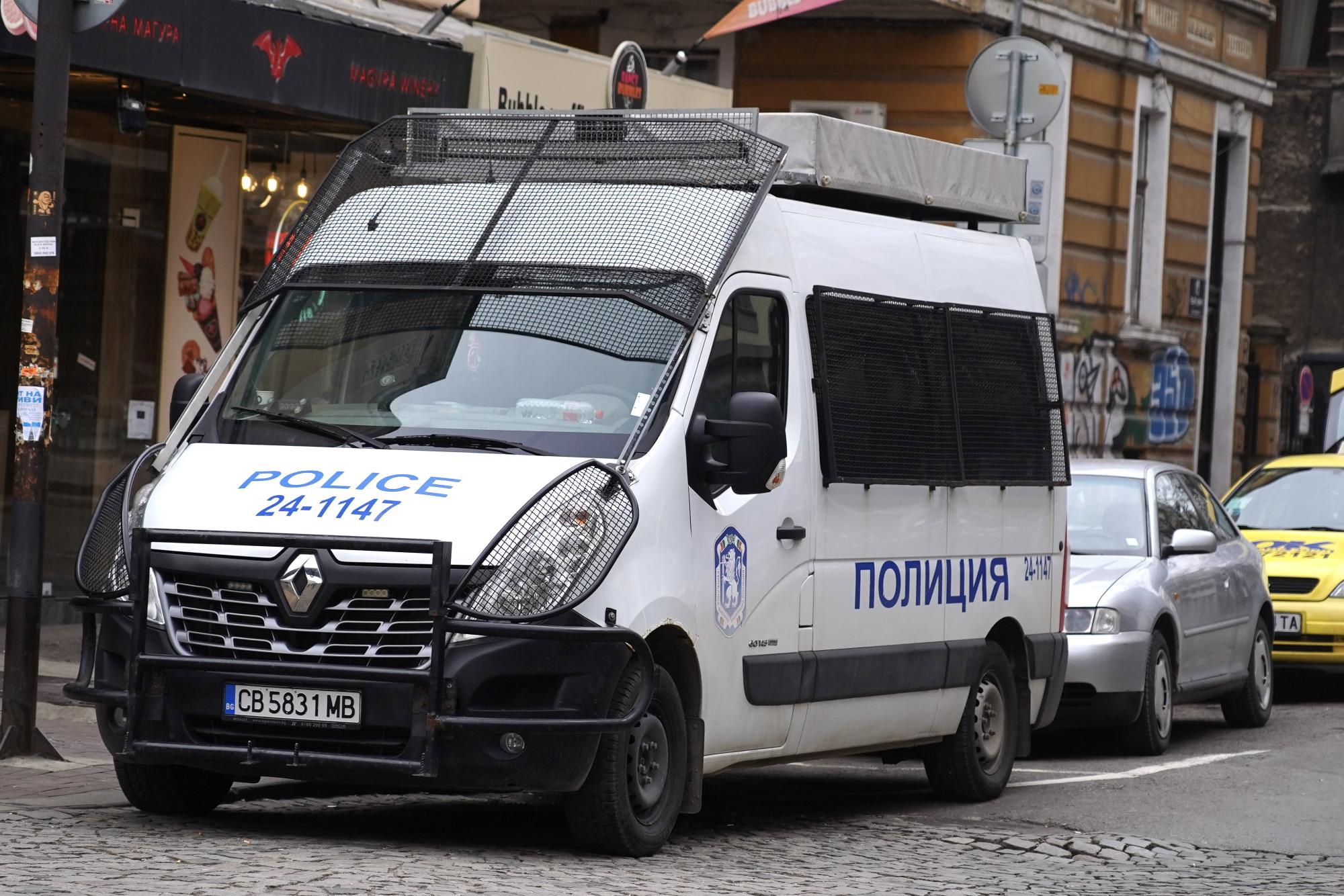 "Отворих му вратата и той ме наръга": Маскиран нападна млада жена в София